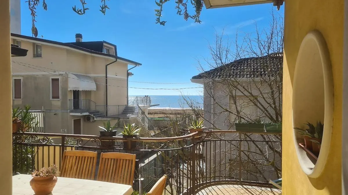 2 Bedrooms Villa With Sea View Terrace In Jesolo 0*, Лидо-ди-Езоло Италия