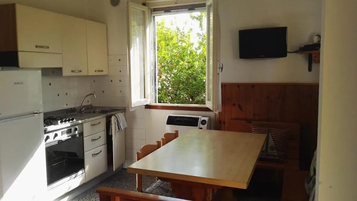 2 Bedrooms Villa With Sea View Terrace In Jesolo 0*, Лидо-ди-Езоло